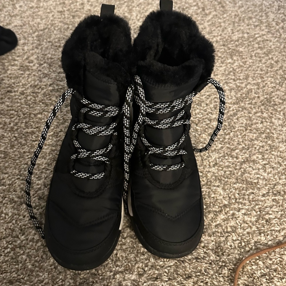 Sorel Whitney 2 short lace snow boot